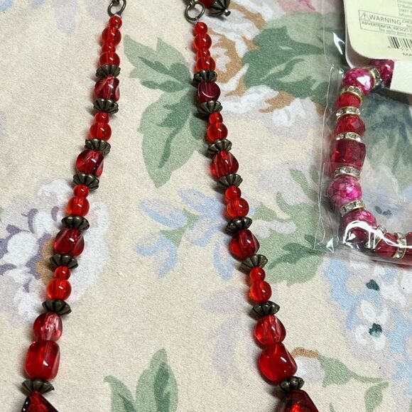 Necklace and bracelets - Picture 10 of 11